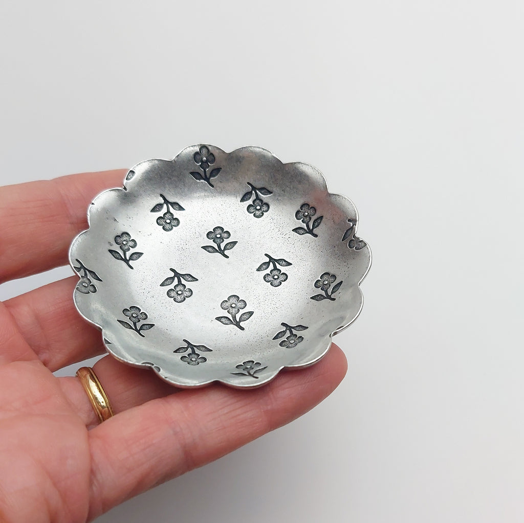 Scalloped Ring Dish